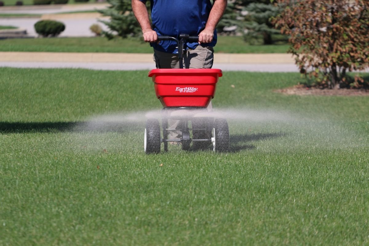 Earthway F80 Flex-Select Streuer Duwmodel 30 liter - Bild 2