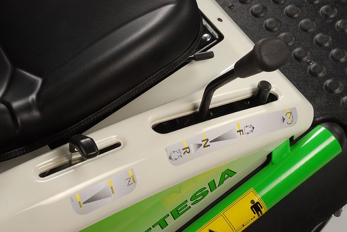 Etesia Attila SKD Geländemäher / Aufsitzmäher + 85 cm Mähdeck - Bild 4