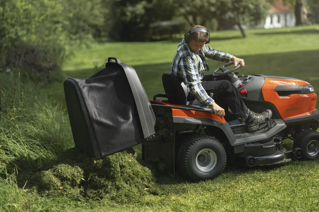 Husqvarna Bundzin Gartundtraktor Aufsitzmäher TC 220T mit grasFangkorb - Bild 4