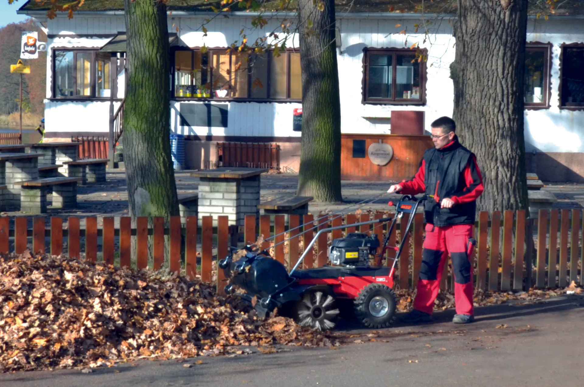 Meclean Frontsweep Pro 82 B Kehrmaschine EGO Akku - Bild 4